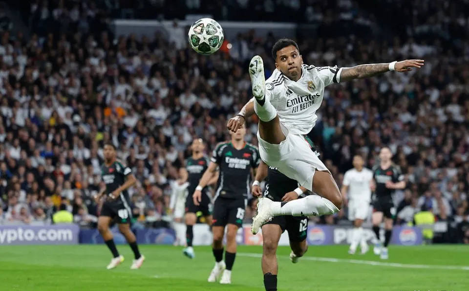 梅西接班人马斯坦托诺崛起！皇马右路变天，罗德里戈困局尴尬